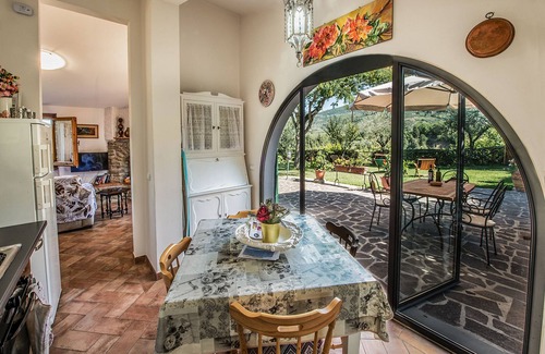 Castelfranco di Sopra Villa | Tranquil Villetta Belvedere: Nature Retreat with Great Amenities