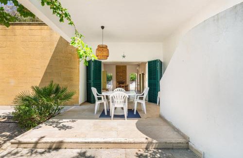 San Pietro in Bevagna House | Villetta Lido dei Messapi 2 by BarbarHouse