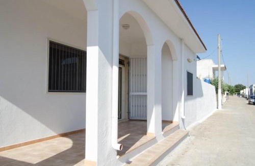 Specchiarica House | Villetta Misia con Piscina a 350 mt dalla spiaggia Specchiarica di San Pietro in Bevagna