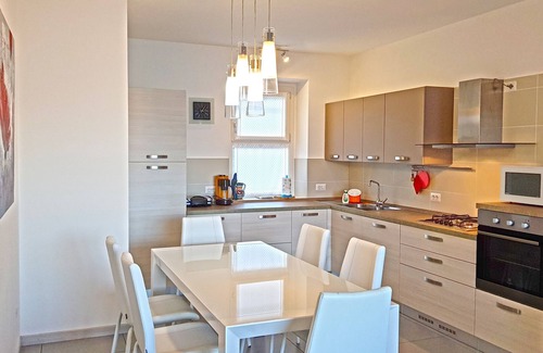 Tremosine Villa | Idyllic Lakefront Retreat: Guest Rated 10/10, Pet Friendly