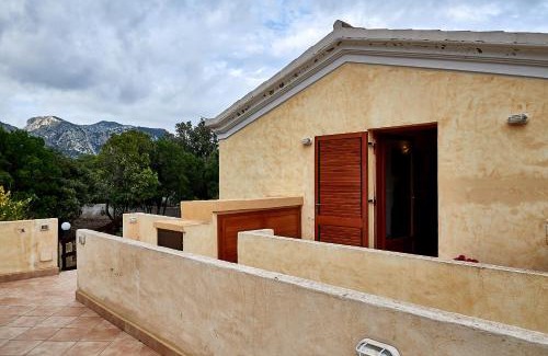 Cala Gonone Villa | Villetta Stella: Oceanfront Getaway with Top Guest Ratings