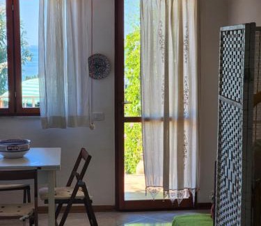 Caronia House | Beachfront Villetta sul mare with Pool and Ocean Views