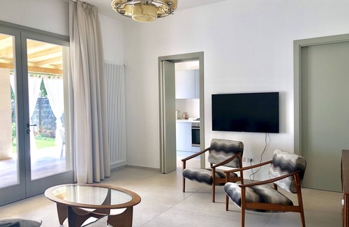 San Pietro in Lama House | Discover Villino Agrumeto: Poolside Relaxation near Lecce