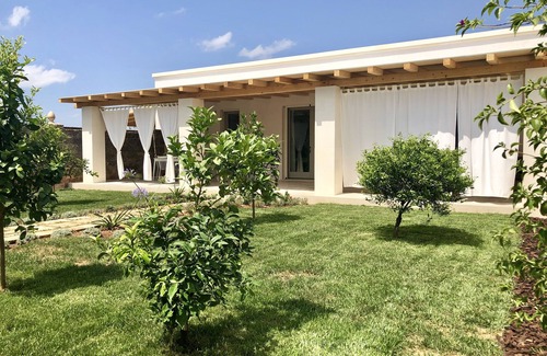 San Pietro in Lama House | Discover Villino Agrumeto: Poolside Relaxation near Lecce