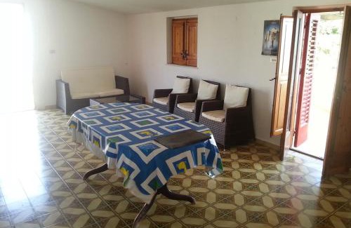 Licata House | Pet-Friendly Getaway at Villino al Poggio di Guardia