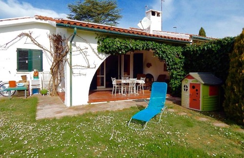 Villaggio Taunus House | Charming Villino Conero: Pet & Child Friendly Retreat