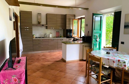 Lastra a Signa House | Family-Friendly Getaway at Villino Dragonfly with Breakfast