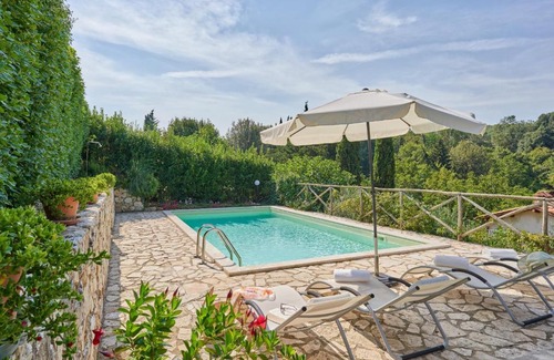 Simignano Villa | Pet-Friendly Escape at Villino Marmoraia with Pool Access