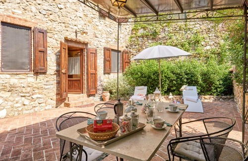Simignano Villa | Pet-Friendly Escape at Villino Marmoraia with Pool Access
