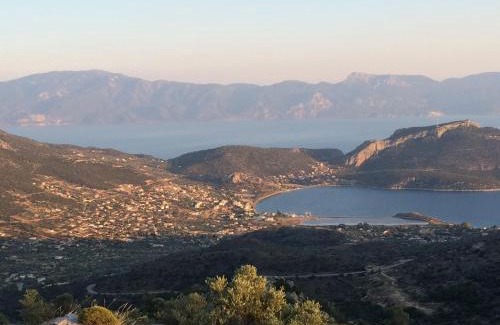 Alyki House | Pet-Friendly Villa Giallo with Oceanfront Views