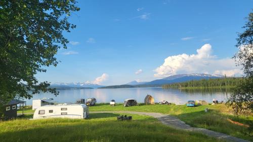 Hattfjelldal House | Discover Villmarksgård: Cozy Cabin by the Water