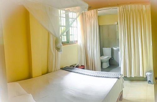 Anuradhapura Bed & Breakfast | Villu Villa: Family-Friendly Retreat with Pool & Kitchen