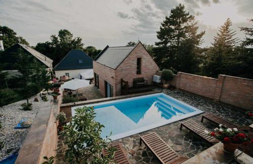 Uherske Hradiste House | Top-Rated Vinařský dům Mařatice with Ocean View Pool