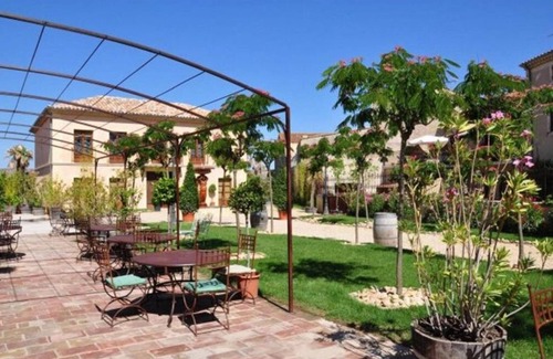 Poilhes Apartment | Vinauberge, Gîte Grenache: Scenic Flat by Canal du Midi