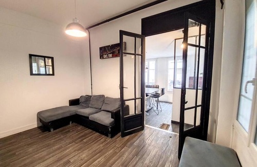 Vignerons Apartment | Vincennes Inviting Apartment with Pet-Friendly Amenities
