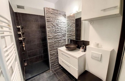 Vignerons Apartment | Vincennes Inviting Apartment with Pet-Friendly Amenities