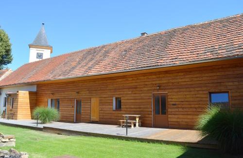 Paracov House | Vincentův dvůr: Top-Rated Retreat with Hot Tub & Breakfast