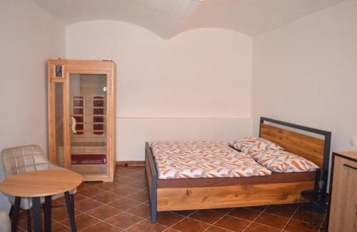 Paracov House | Vincentův dvůr: Top-Rated Retreat with Hot Tub & Breakfast