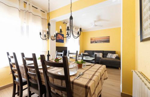 El Baix Guinardo Apartment | Discover Vincent's House: 4-Star Family-Friendly Retreat