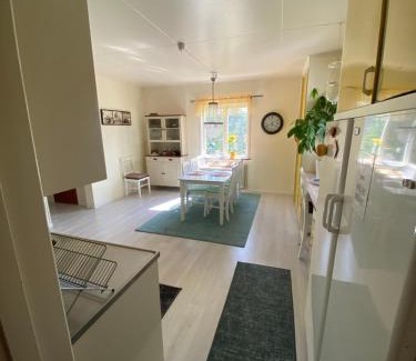 Skog Apartment | Pet-Friendly Vindsvåning Höga Kusten for Family Getaways