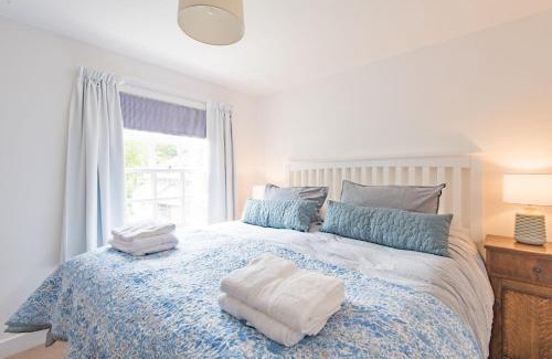 Hythe House | Quaint Vine Cottage by Bloom Stays - Rated 9.3/10