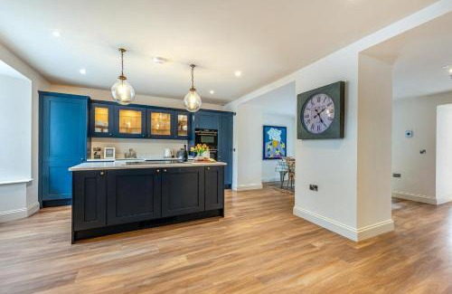 Tenby House | Guest Rated 10/10 at Vine Cottage - Ideal for Families
