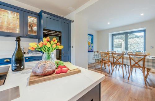Tenby House | Guest Rated 10/10 at Vine Cottage - Ideal for Families