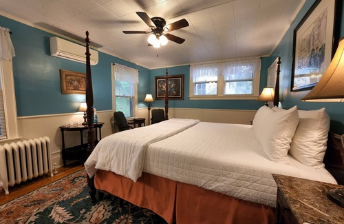 Valley Springs Bed & Breakfast | Discover Vine Cottage Inn: Eco-Friendly Retreat with Hot Tub