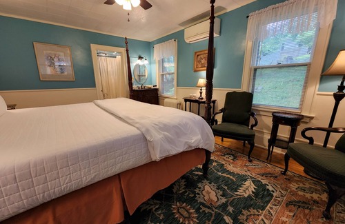 Valley Springs Bed & Breakfast | Discover Vine Cottage Inn: Eco-Friendly Retreat with Hot Tub