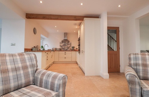 Pilling House | Vine Cottage: Pet-Friendly Getaway with Oceanfront Views