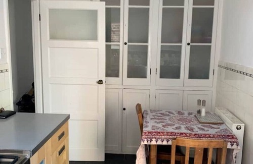 Sandgate Apartment | Discover Vine Cottage - Sandgate with Spa & Family-Friendly Amenities