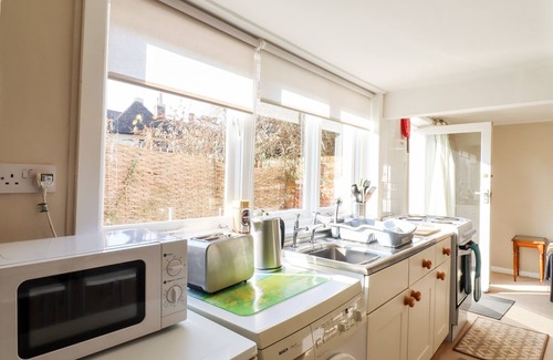 Halstead Cottage | Discover VINE COTTAGE: Garden Retreat in Castle Hedingham