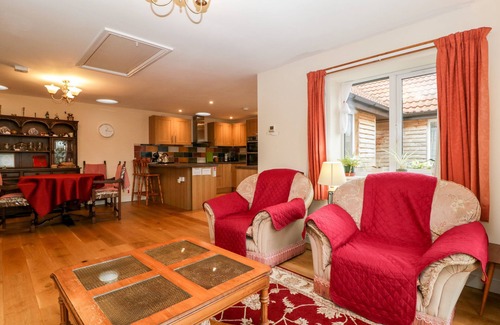 Martock Cottage | Vine Lodge