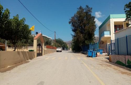 Gialos Apartment | Kid-Friendly Vine Veranda with Exceptional Guest Ratings