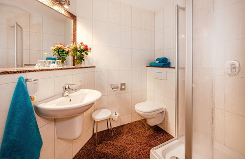 Zinnowitz Hotel | Experience Vineta Hotels: 4-Star Comfort with Ocean Views
