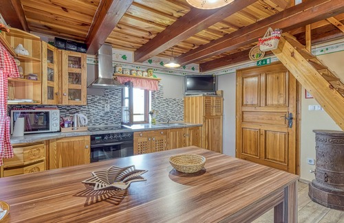 Majsperk House | Idyllic Vineyard Cottage with Lake View in Cirkulane, Slovenia