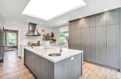 Calistoga House | Vineyard Farmhouse - Embrace Vineyard Views & Unique Amenities