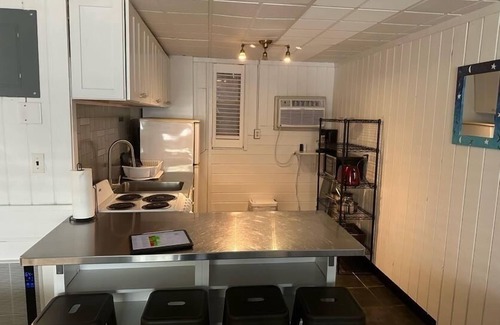 Vineyard Haven Hotel | Experience Vineyard Harbor Motel with Private Beach Access