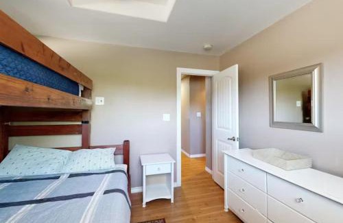 Lago Vista House | Vineyard Haus (Chardonnay & Shiraz Combined)