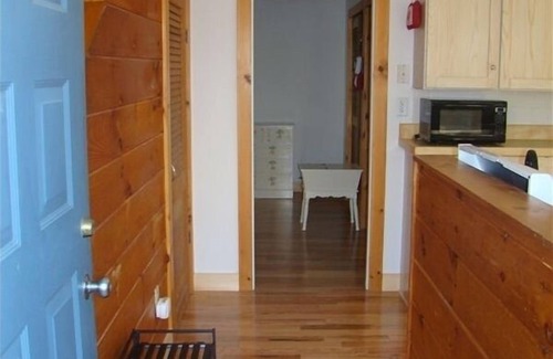 Vineyard Haven House | Vineyard Haven Guest House: Rated 9.8, Steps to Town