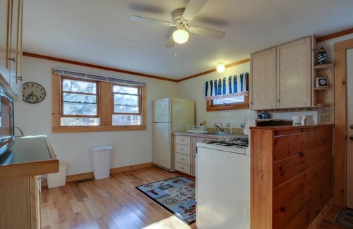 Vineyard Haven House | Vineyard Haven Guest House: Rated 9.8, Steps to Town