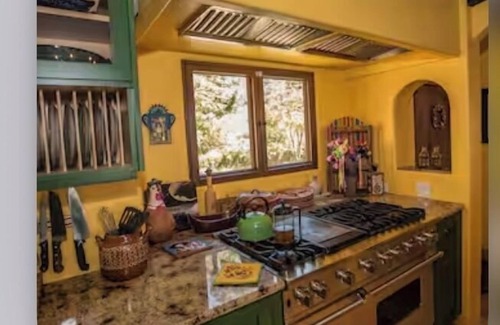 Santa Ynez House | Artistic Vineyard Home with Breakfast & Guest Rated 9.8