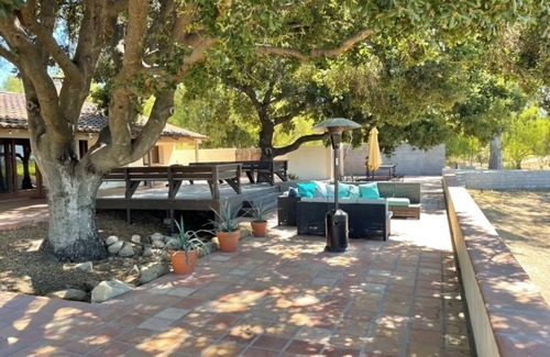Santa Ynez House | Artistic Vineyard Home with Breakfast & Guest Rated 9.8
