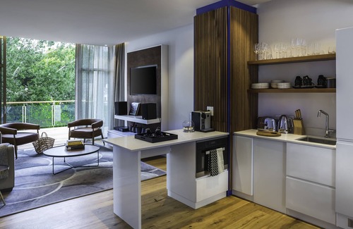 Claremont Hotel | Vineyard Hotel: 4-Star Retreat with Spa and Pool