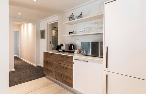 Claremont Hotel | Vineyard Hotel: 4-Star Retreat with Spa and Pool