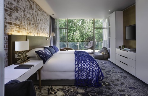 Claremont Hotel | Vineyard Hotel: 4-Star Retreat with Spa and Pool