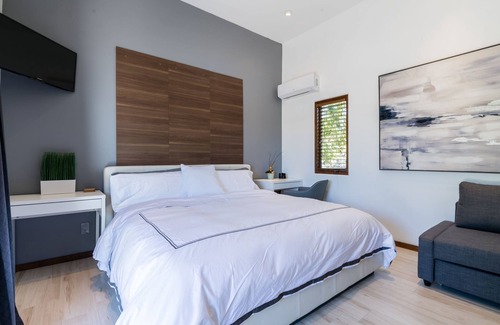 Morgan Hill House | Elegant Vineyard Poolside King Studio with Private Entrance