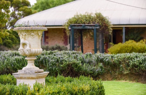 Bremer Apartment | Relax in the Vineyard Suite at Historical Homestead