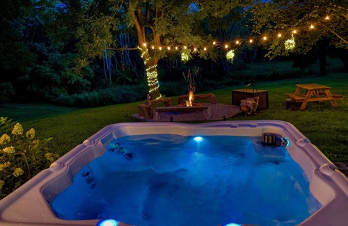 Madison Cottage | Vineyard View: Walk to Wineries with Hot Tub Bliss