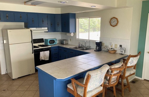 Outlook House | Relaxing Retreat at Dichotomy Vineyards in Yakima Valley